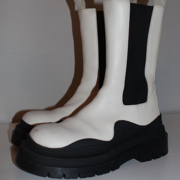Bottega Veneta Tire Lug Chelsea Military Calf Boots Sea Salt Black 38.5 US 8.5 - Picture 1 of 13